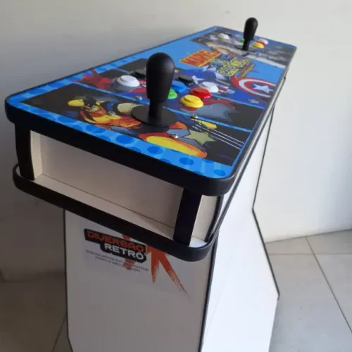 Fliperama Totem com 8590 Jogos, saída HDMI.