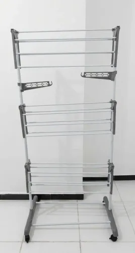 Varal de chão de roupas