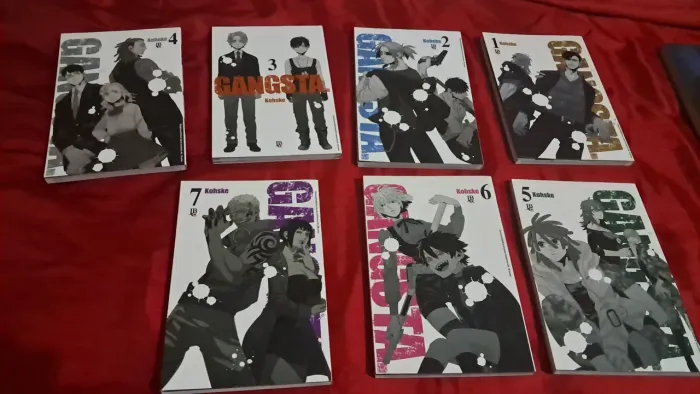 Gangsta - Mangás volumes 1 ao 7.