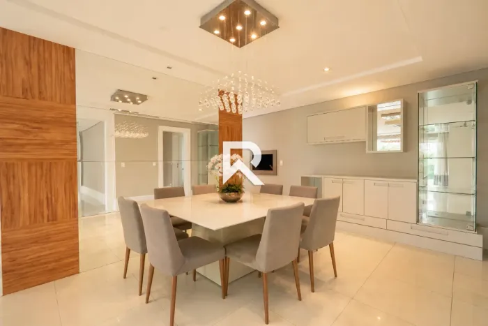 Apartamento Semi Mobiliado com 4 Suítes 3 Vagas para aluguel, 241 m² Água Verde Curitiba