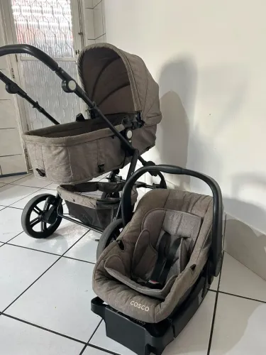 Carrinho de bebê Cosco + bebê conforto e Moisés 