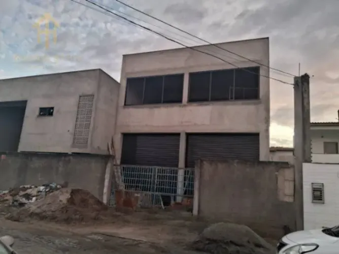 LOCAÇÃO-PRÓXIMO À AV. NOIDE CERQUEIRA. AVENIDA DE CONTORNO.
