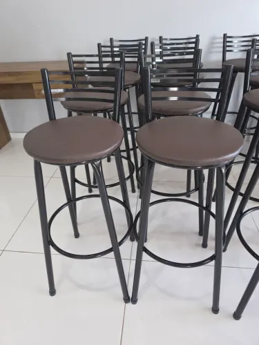Banquete de balcão novo
