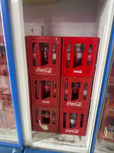 Vendo caixa com cascos de refrigerante 