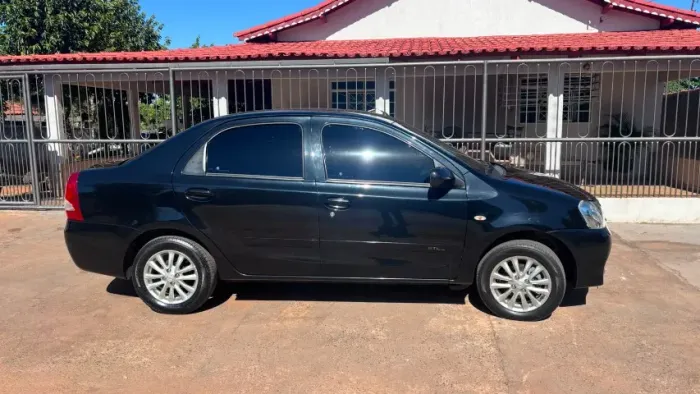 Toyota Etios XLS Sedan 1.5 Flex 16V 4P Mec. 2013