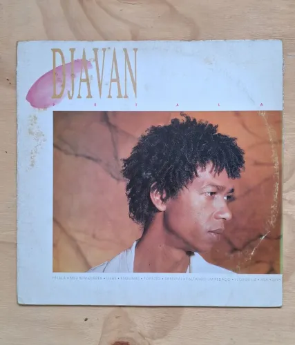 Disco de MPB Vinil Lp Djavan - Pétala com hits Samurai, Sina, Esquinas, Lilás, Flor de Liz