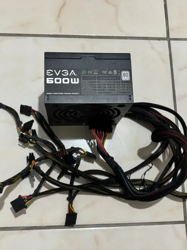 Fonte EVGA 600W 80 Plus