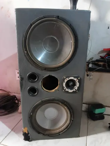 Caixa de som com módulo 2400watts