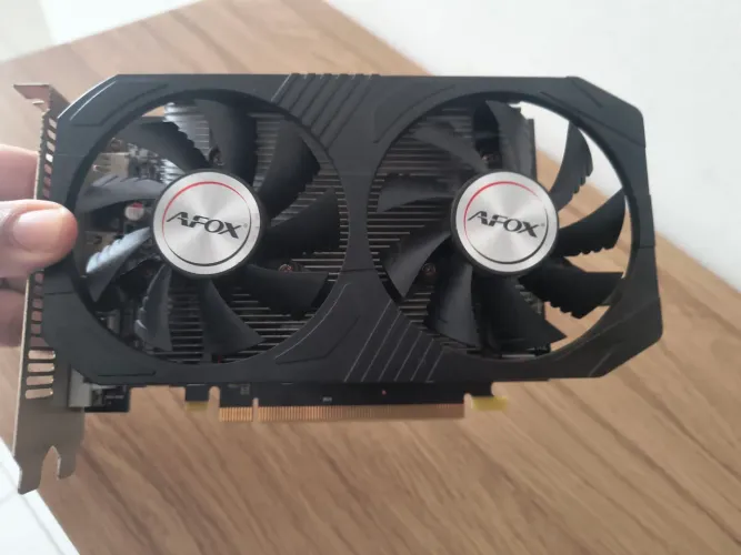 Placa de vídeo RX550 4GB ÓTIMA PLACA 