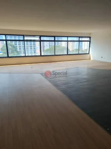 Sala comercial com 100 metros no Tatuapé.