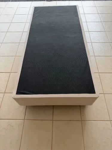 Base box para colchão de solteiro  Marca Pikolino. 