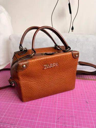 Bolsa em couro legítimo 