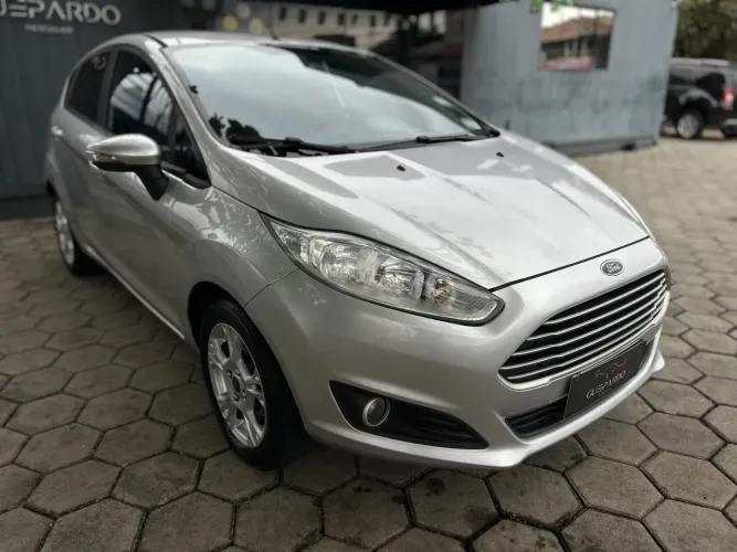 Ford Fiesta 1.6 SE Hatch 16V Flex 4P Powershift 2014