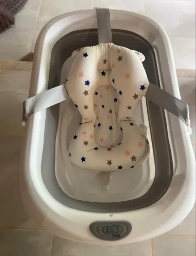 Kit Banheira Retrátil Maxi Baby + Almofada