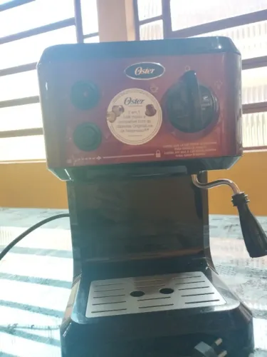 Cafeteira Oster para Expresso e Cappuccino Bvstecmp65r 