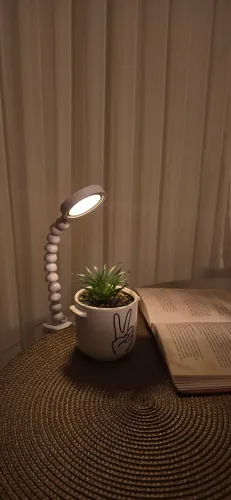 Luminária de Mesa Articulada