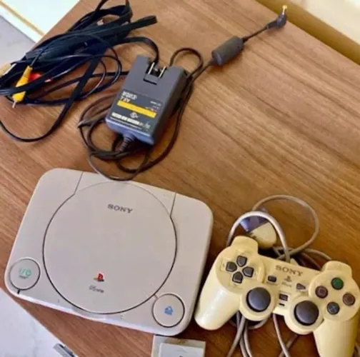 PSone Original Sony + Controle + Fonte + Cabo AV + Jogo | Item de Coleção