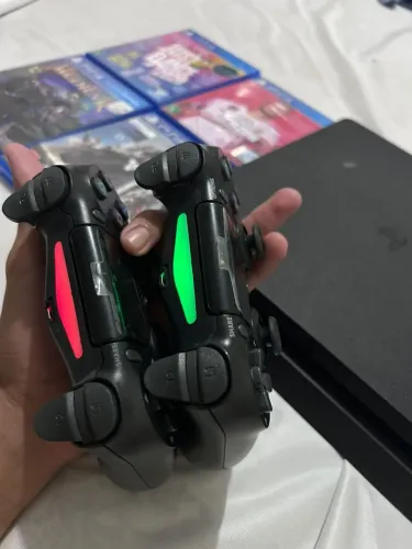 Ps4 1tera+2 controles+Jogos