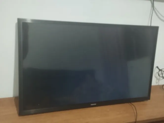 TV Samsung 32" LED (Modelo BE32T-B) - Com defeito