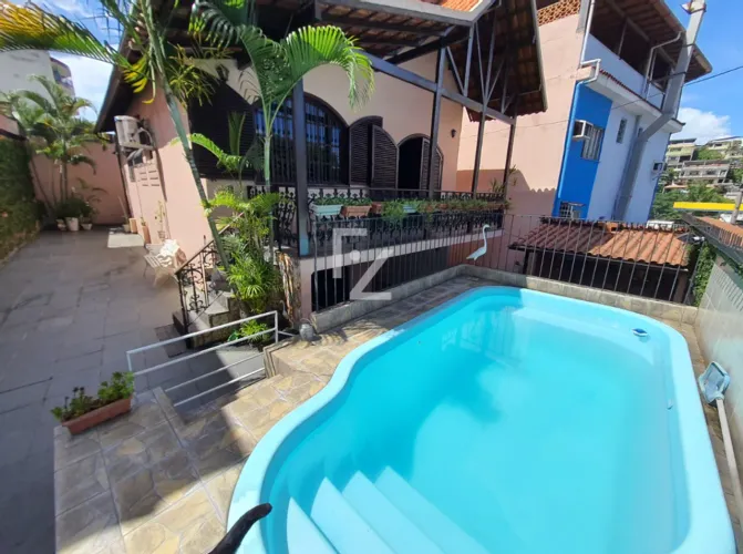 Casa espaçosa à venda Prox. à Lona Cultural, 3 quartos, com 300 m².