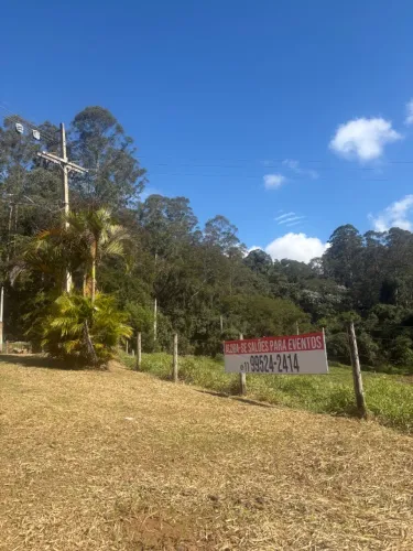 Aluga-se sítio grande para festas e eventos.