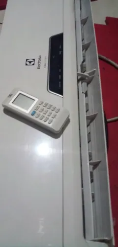 Ar condicionado Eletrolux seminovo linha ecoturbo
