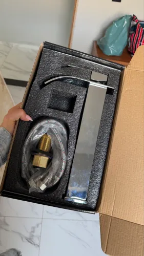 Torneira Aço Inox Água Fria Cascata Média Banheiro 26cm Acabamento Brilhante Cor Cromada