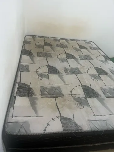Cama usada para vender logo