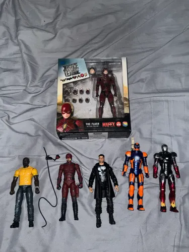 Lote Marvel Legends e Mafex