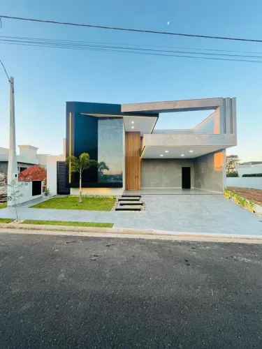 Casa à venda no condomínio Village Provence, com 03 suítes e 175 m²