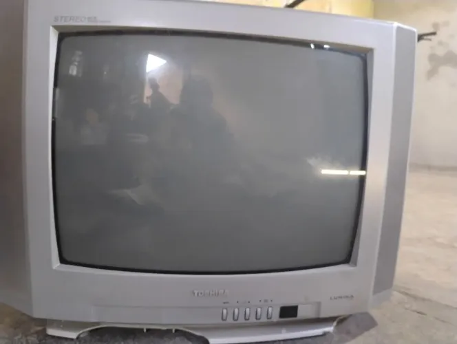 Tv Toshiba Lumina tubo 20 polegas com controle remoto