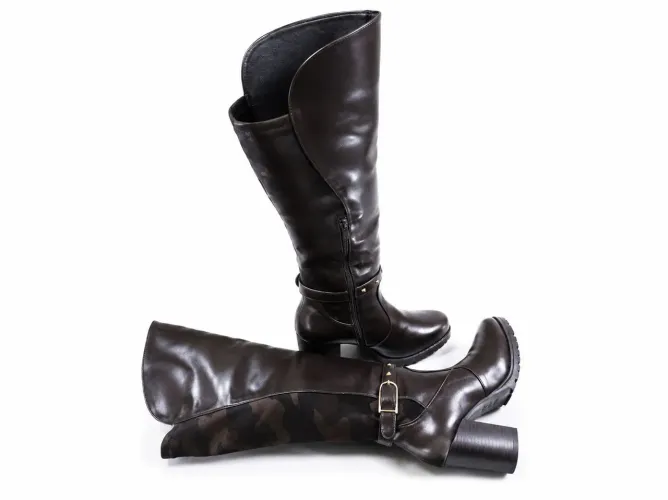 Bota cano longo marrom de couro super confortável número 33