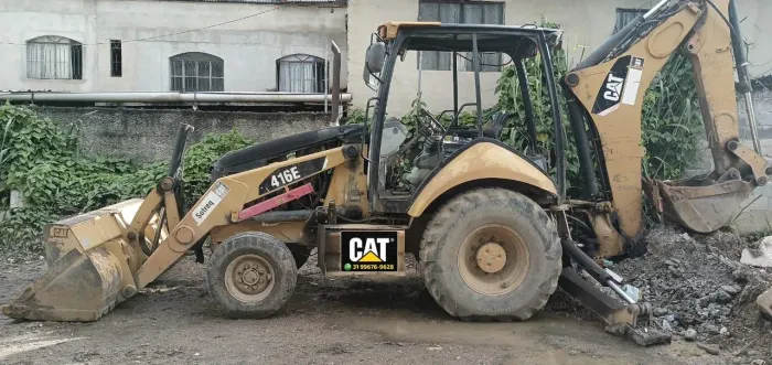 Retroescavadeira Caterpillar 416E 4x2