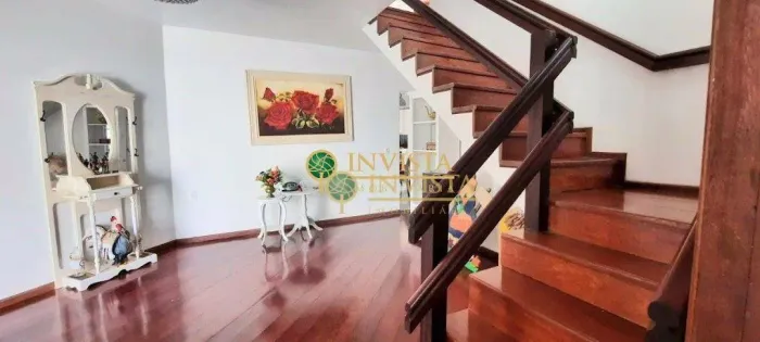 À venda | 2 pavimentos, 259 m², Terraço, 5 quartos e Edícula - Estreito, em Florianópolis.