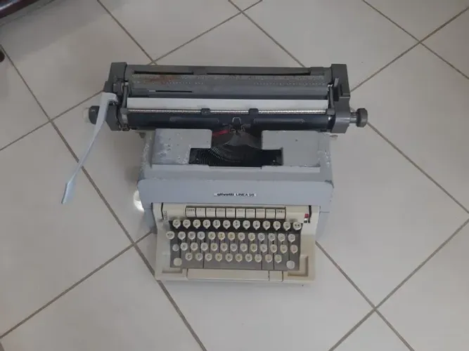 MÁQUINA DATILOGRAFICA OLIVETTI LINEA 98