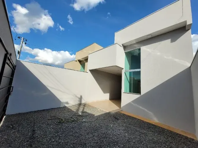 Casa no Dom Felipe com 3 Quartos, 1 suíte, Sala com Pé Direito Duplo em Anápolis - Go