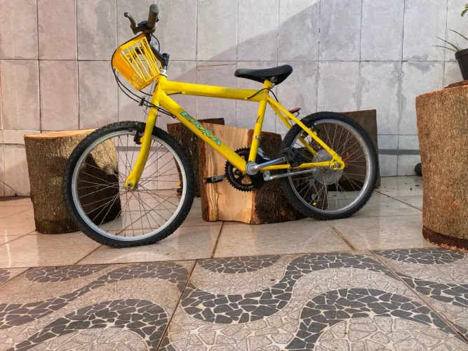 Bicicleta EXXA aro 24 amarela cestinha cambio Yamada em ótimo estado!