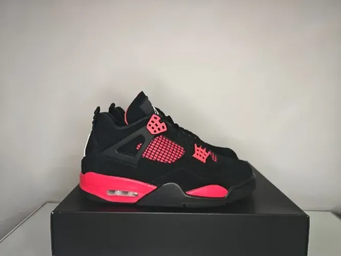 Tênis Nike Air Jordan 4 Red Thunder 40BR