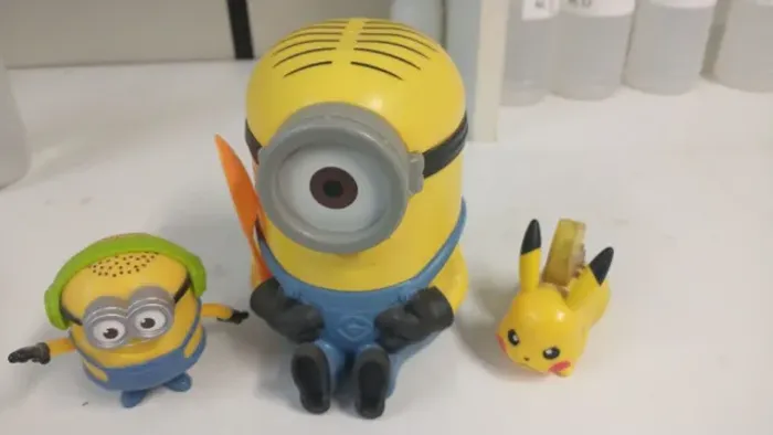 brinquedos colecionador Geek Minions Pikachu Mac Donald raridade Emoji