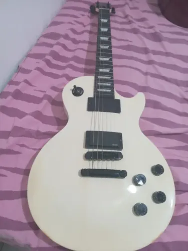 Guitarra Gibson com upgrades