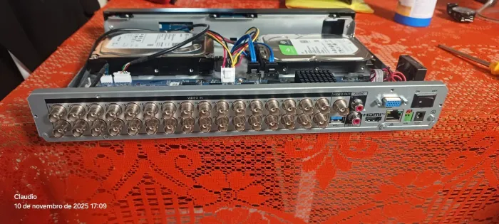 Dvr intelbras mhdx 1232 com 02 hds de 02 tb cada