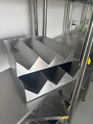 Porta bisnagas em aço inox.