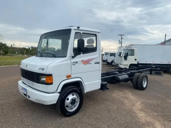 M.Benz 710 plus toda revisada