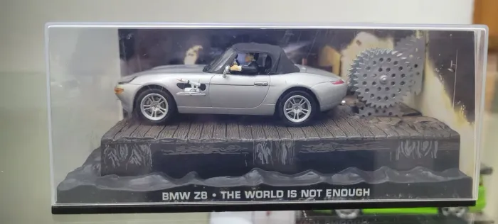 Miniatura BMW Z8 James Bond 007 - The World Is Not Enough