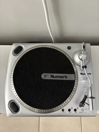 Toca-discos Numark Ttusb
