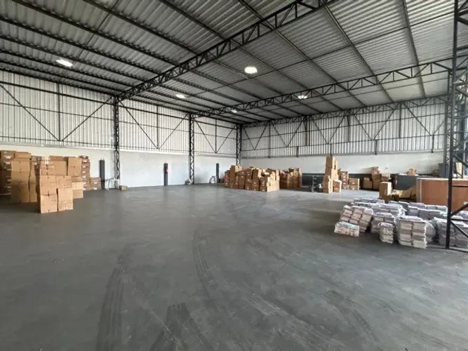 Excelente Galpão 1.000m² c/ Mezanino + Escritório + Copa prox. Estadio Carlos Zamith