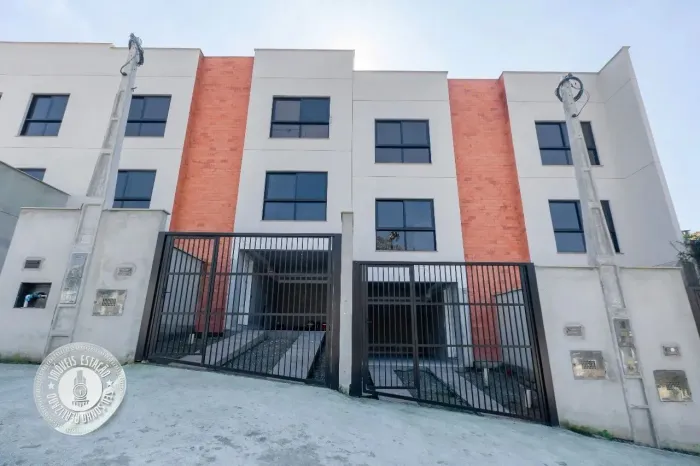 Sobrado Triplex no Bairro Escola Agricola