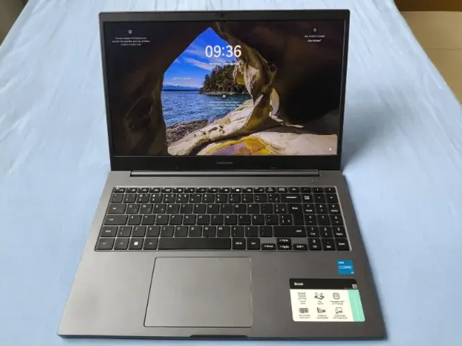 Samsung Book - i5 11th gen / 16GB RAM / 480 GB SSD Nvme