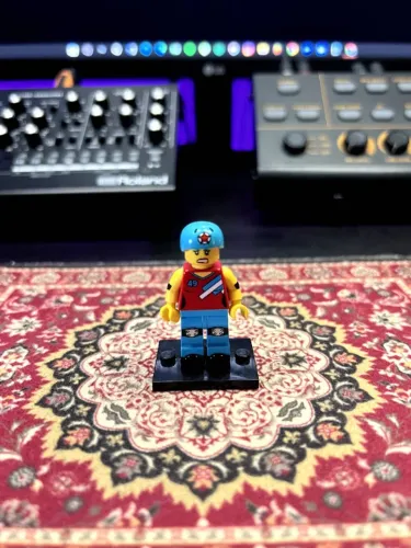 LEGO Minifigures 9 - Roller Derby Girl