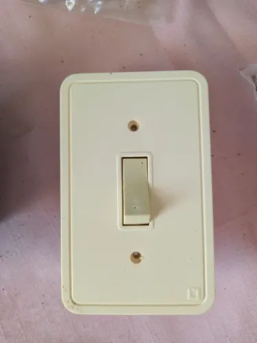 Interruptores Tomadas e plugs R$ 1 peça